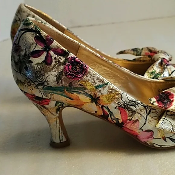 Bellini Women's Floral Gold Pumps Size 7.5M - Picture 4 of 9